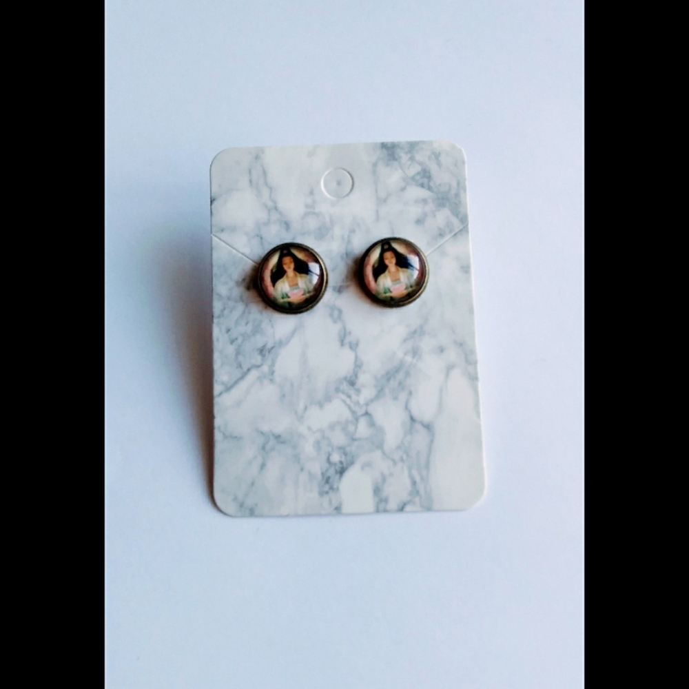 🌟3/$15 Antique Gold Glass Portrait Earrings